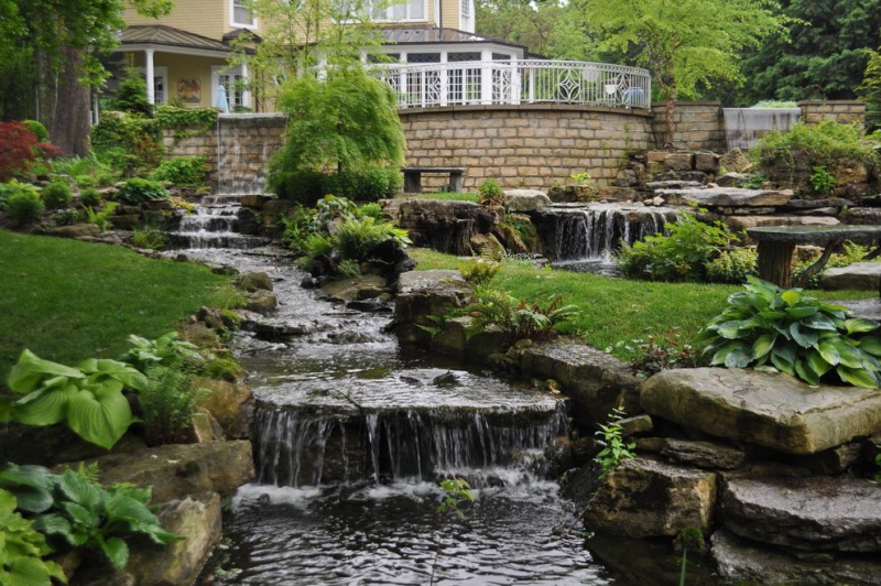 paysagiste-FREJUS-min_landscaping-rock-louisville-ky-traditional-landscape-and-boulders-brick-wall-bushes-grass-koi-law